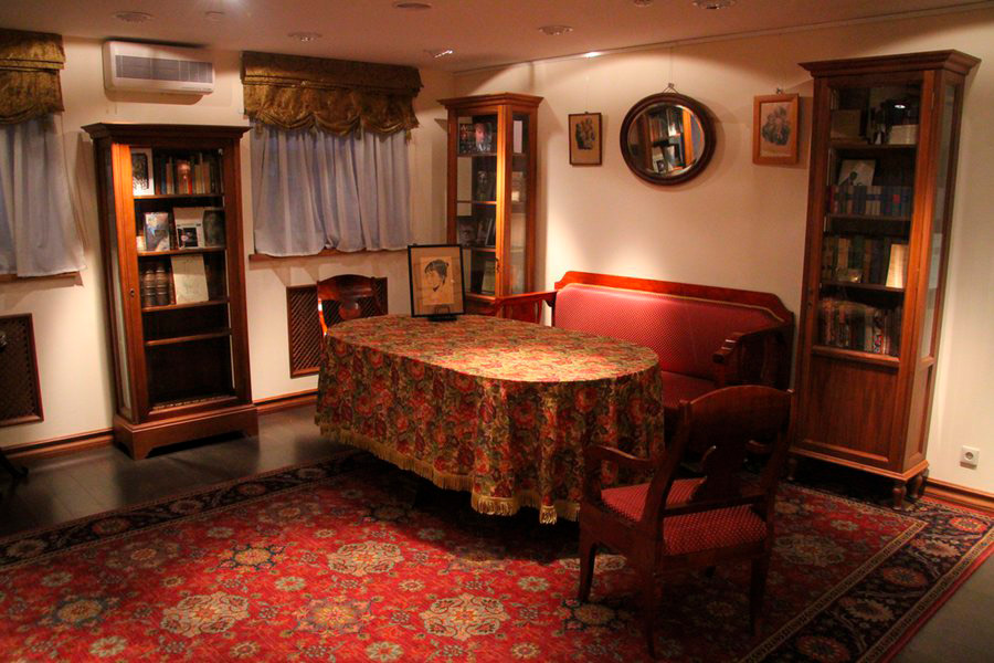 Московский дом Ахматовой — мемориальное пространство поэта в «Доме антикварной книги в Никитском»