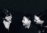 А.А. Ахматова с друзьями – Н.А. Ольшевской и ее сыном, будущим актером А.В. Баталовым.